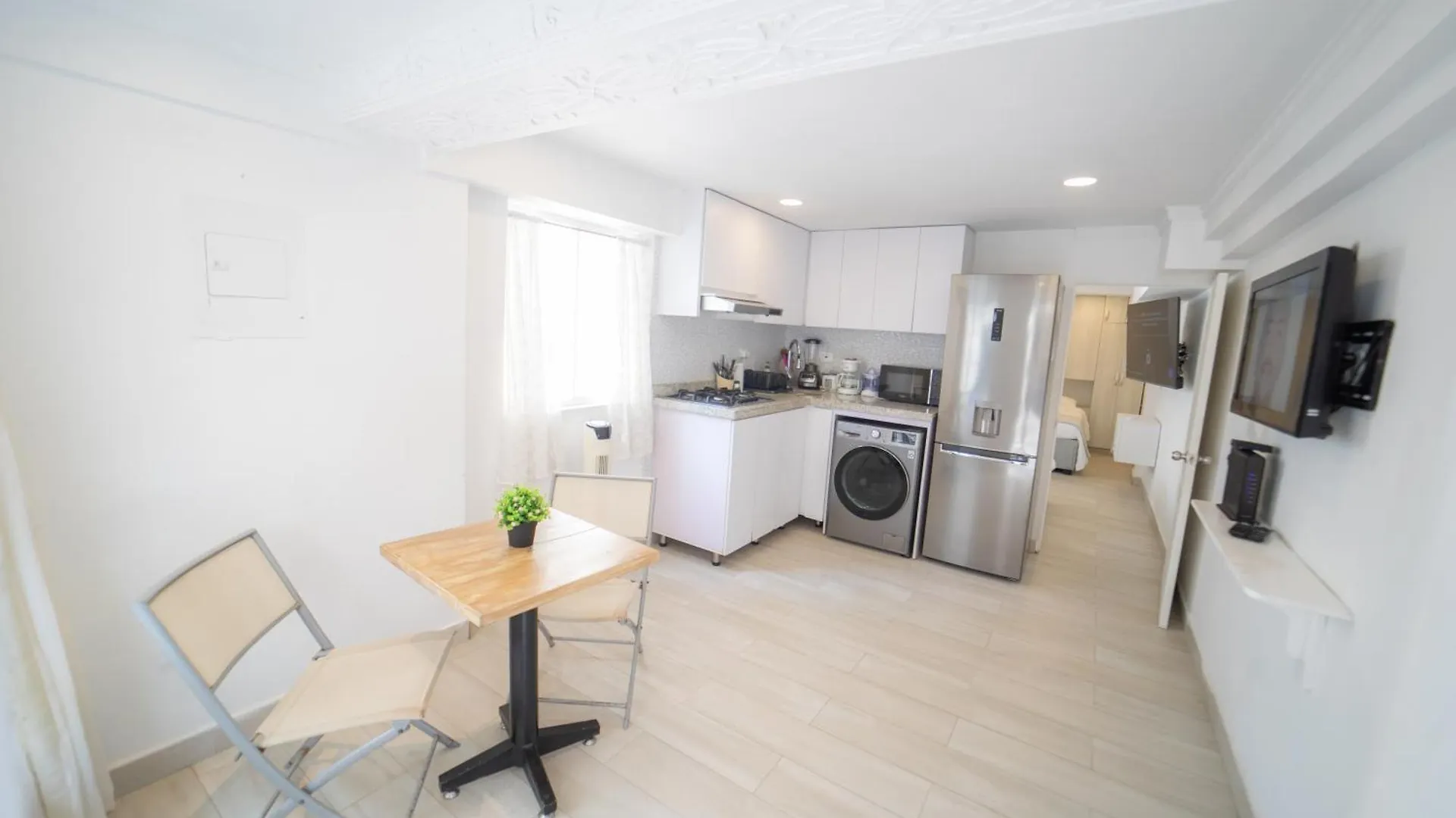 Nice Beach-Front Studio With 2 Beds, Aircon & More Cartagena