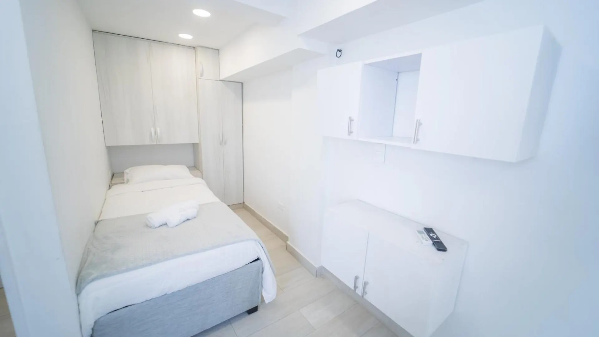 Apartment Nice Beach-Front Studio With 2 Beds, Aircon & More Cartagena