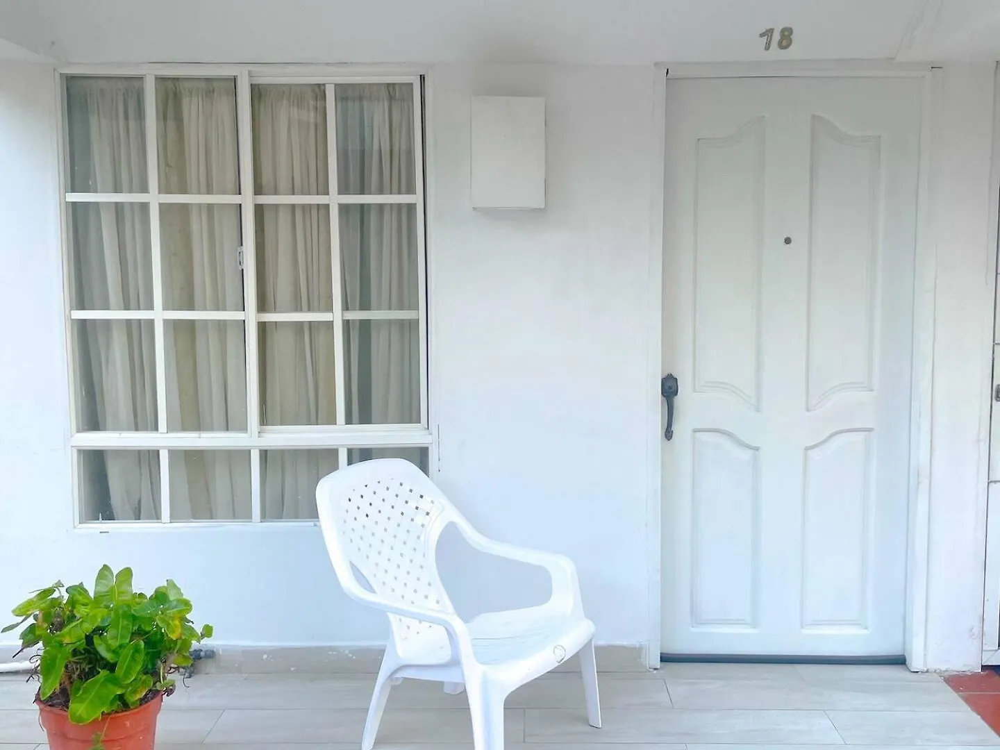 Nice Beach-Front Studio With 2 Beds, Aircon & More Cartagena Apartment